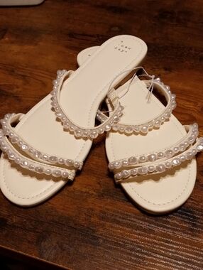 NWOT a new day Sz 11 Sexy & Stunning White Pearl Sandals